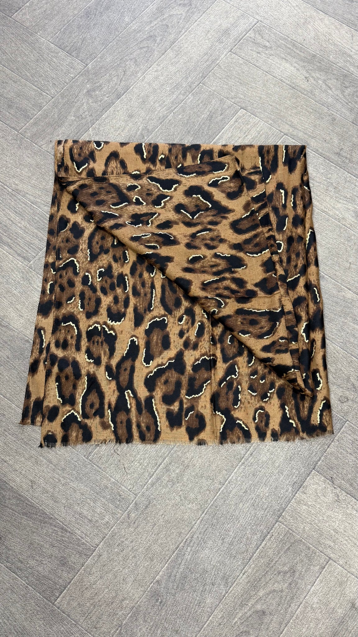Leopard lightweight scarf