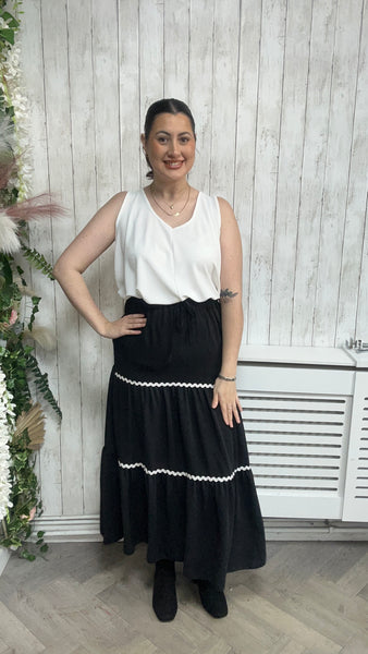 Chloe skirt onesize 12-16 £9.99