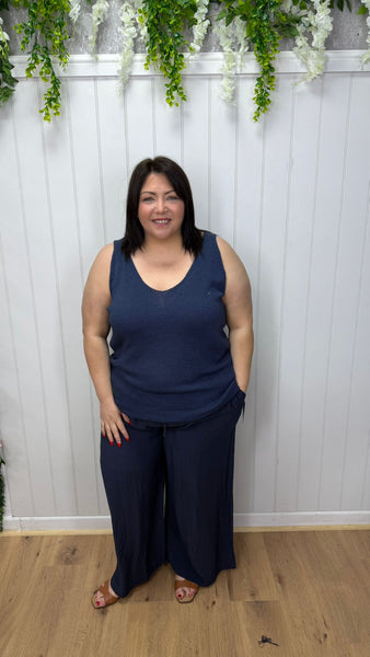 Knitted vest onesize 16-24 £17.99