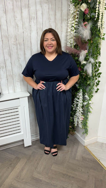 Laura navy onesize 16-26 £28.99