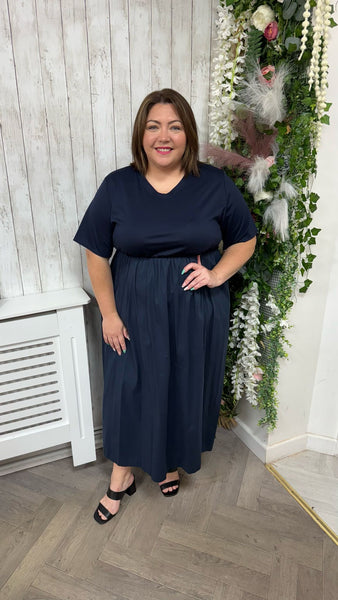 Laura navy onesize 16-26 £28.99