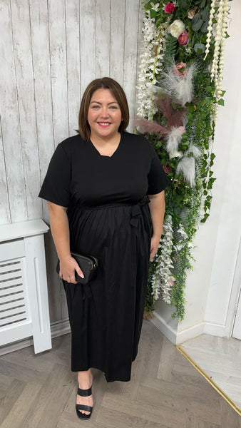 Laura Black onesize 16-26 £28.99